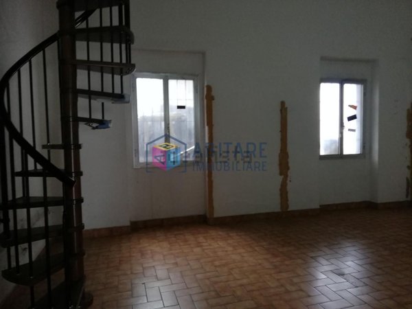 capannone in vendita a Collesalvetti in zona Stagno