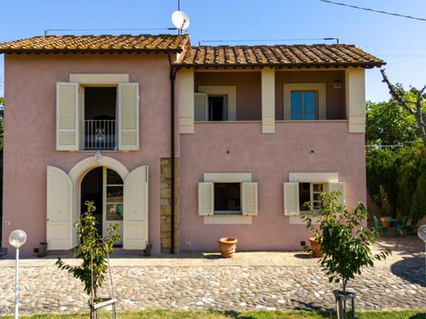 casa indipendente in vendita a Collesalvetti