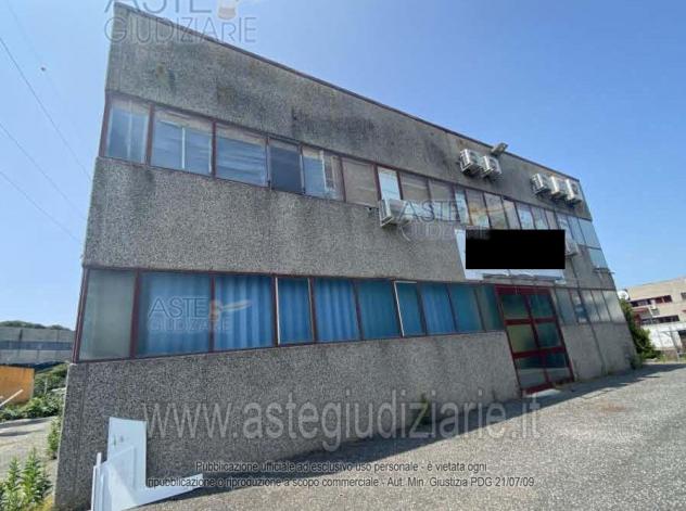 locale commerciale in vendita a Collesalvetti