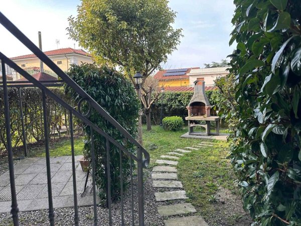 casa indipendente in vendita a Collesalvetti