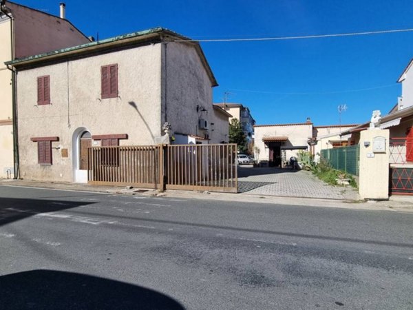 casa indipendente in vendita a Collesalvetti in zona Vicarello