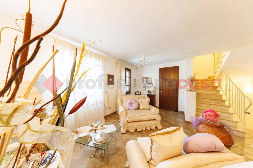 casa indipendente in vendita a Collesalvetti