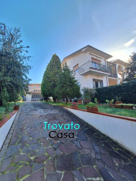 casa indipendente in vendita a Collesalvetti in zona Stagno