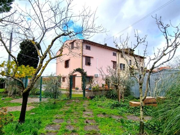 casa indipendente in vendita a Collesalvetti