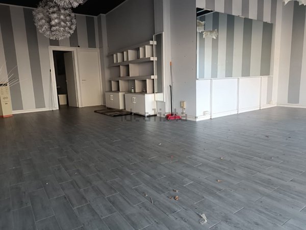 ufficio in vendita a Collesalvetti in zona Vicarello