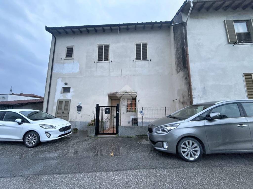 appartamento in vendita a Collesalvetti in zona Stagno