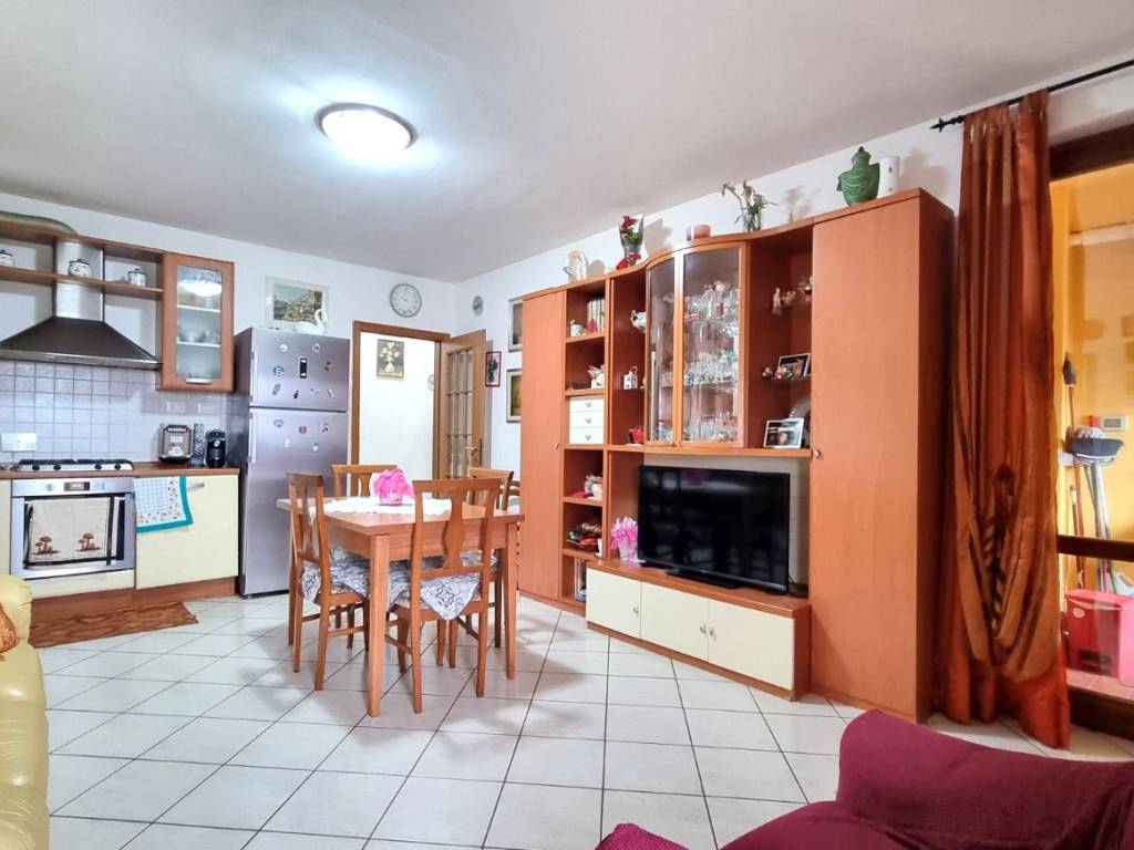 appartamento in vendita a Collesalvetti in zona Vicarello