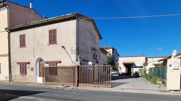 casa indipendente in vendita a Collesalvetti in zona Vicarello