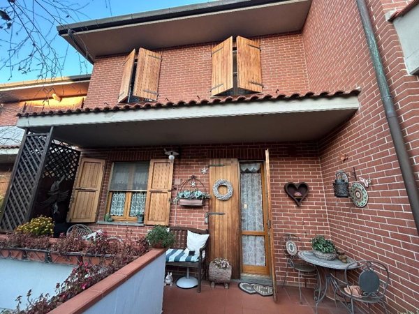 casa indipendente in vendita a Collesalvetti