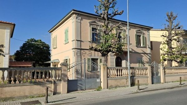 casa indipendente in vendita a Collesalvetti in zona Guasticce