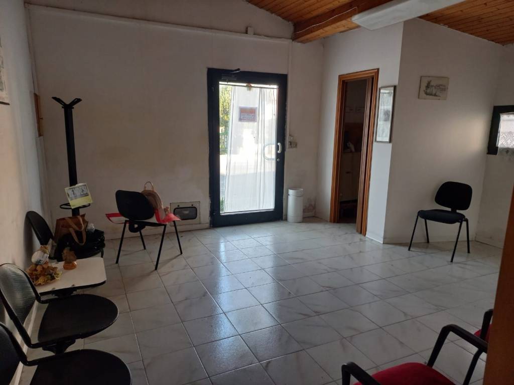 negozio in vendita a Collesalvetti in zona Guasticce