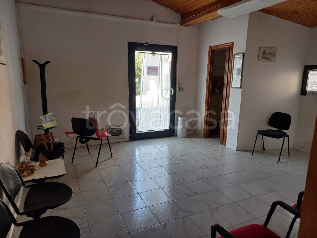 negozio in vendita a Collesalvetti in zona Guasticce
