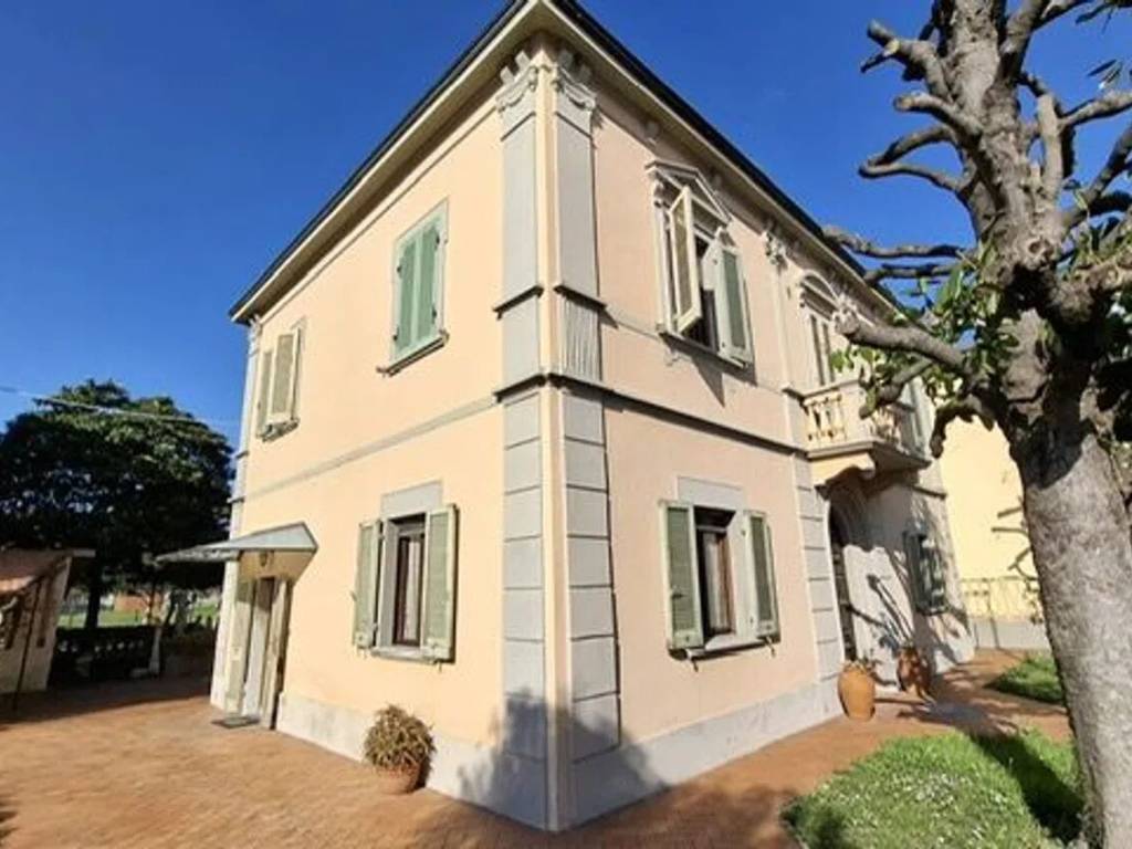 casa indipendente in vendita a Collesalvetti in zona Guasticce