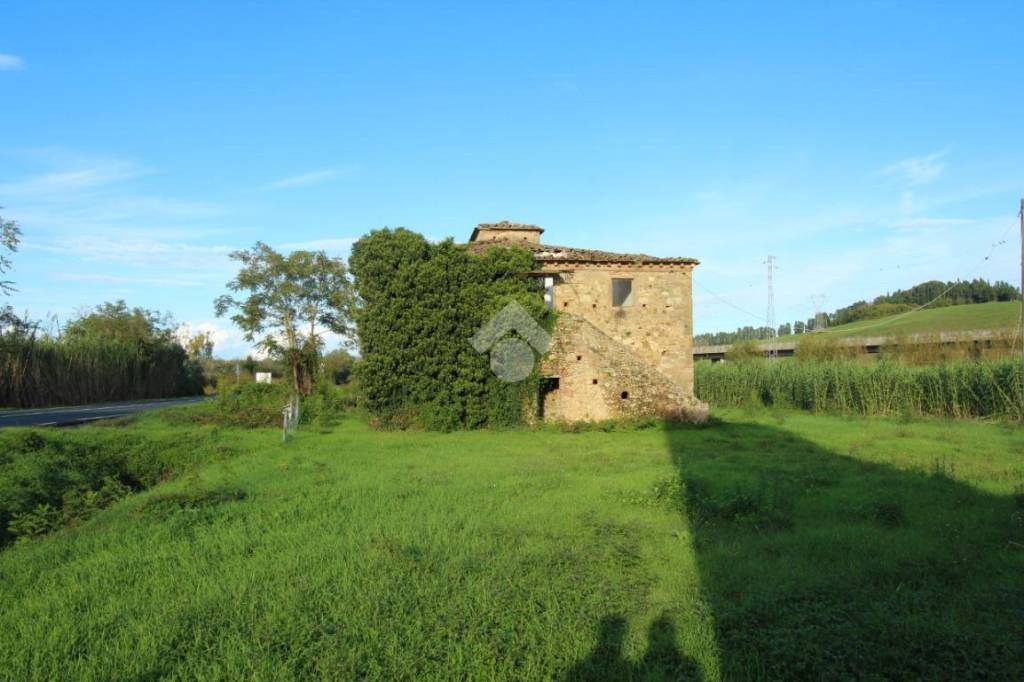 casa indipendente in vendita a Collesalvetti