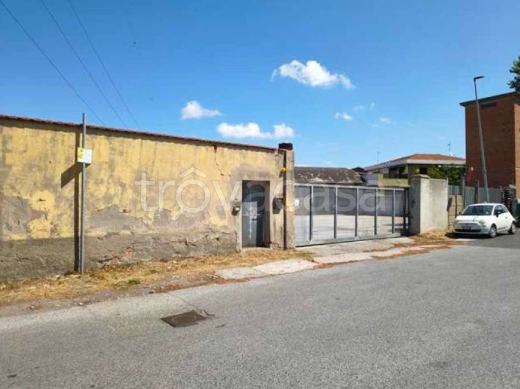 locale commerciale in vendita a Collesalvetti in zona Stagno