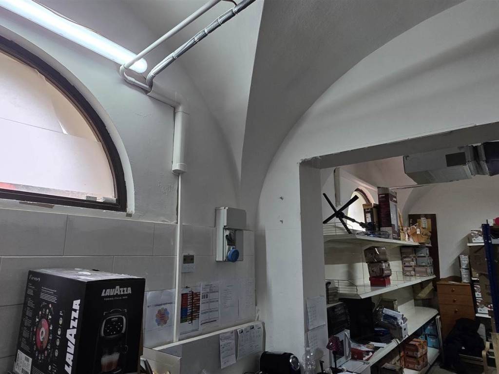 negozio in vendita a Collesalvetti