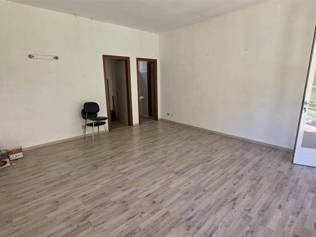 ufficio in vendita a Collesalvetti