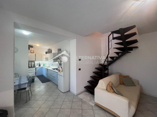intera palazzina in vendita a Collesalvetti in zona Vicarello