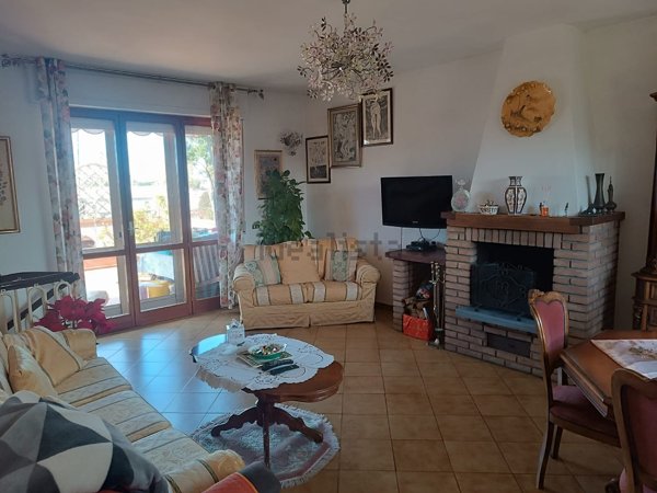 casa indipendente in vendita a Collesalvetti in zona Stagno