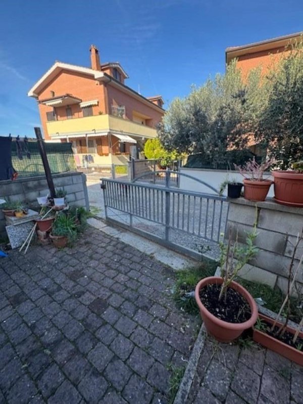 casa indipendente in vendita a Collesalvetti in zona Guasticce