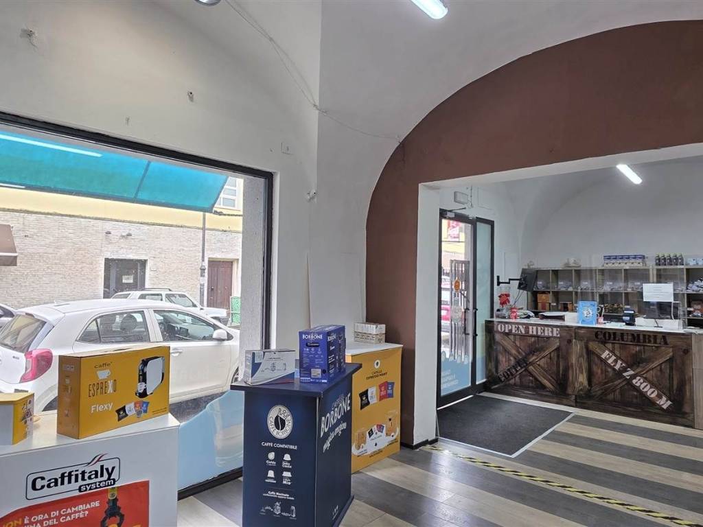 negozio in vendita a Collesalvetti