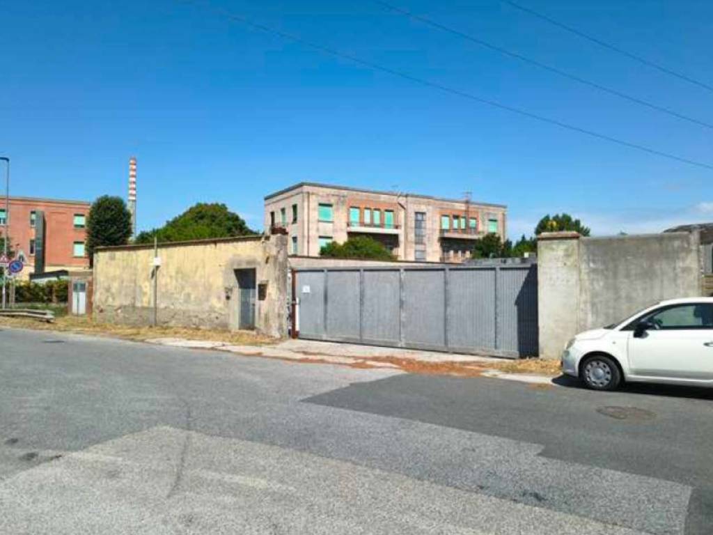 locale commerciale in vendita a Collesalvetti in zona Stagno