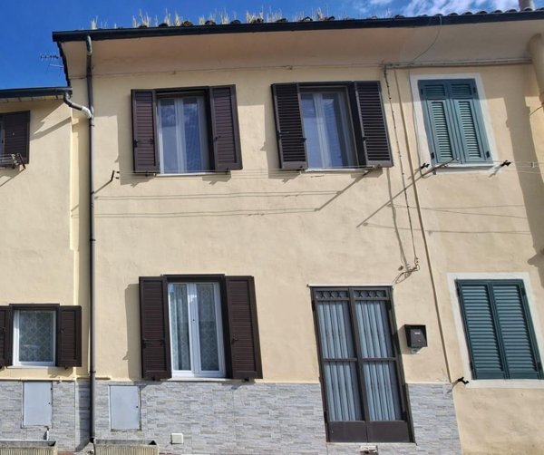 casa indipendente in vendita a Collesalvetti in zona Vicarello