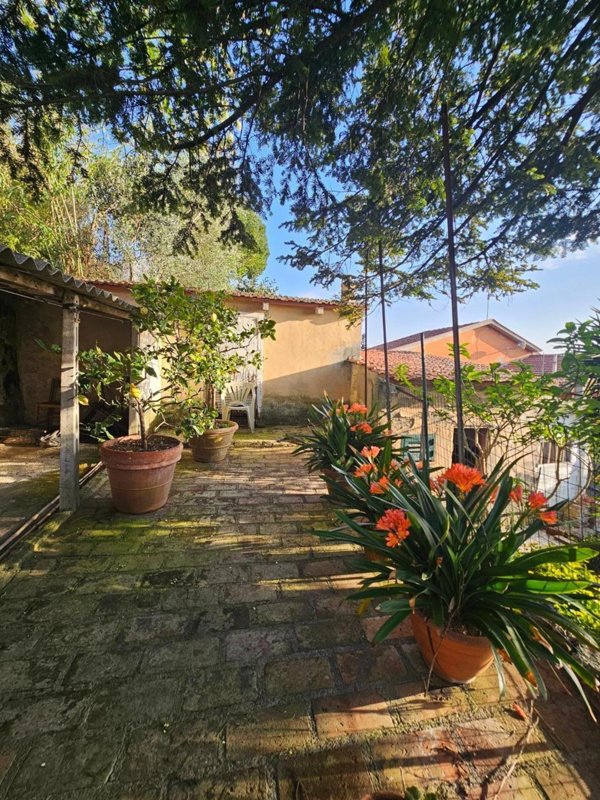 casa indipendente in vendita a Collesalvetti