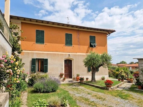 casa indipendente in vendita a Collesalvetti