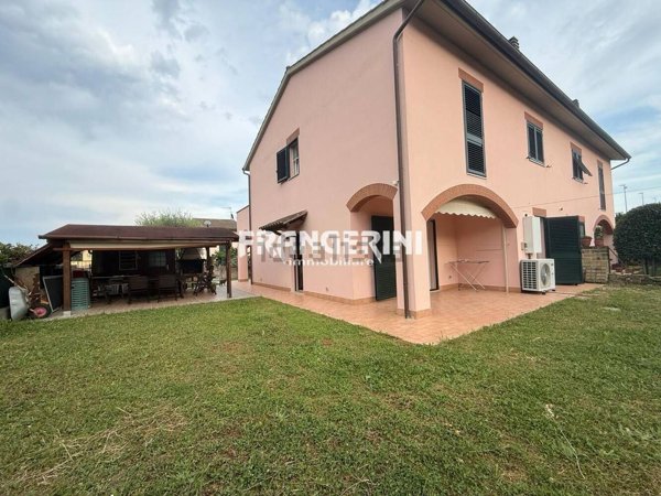 casa indipendente in vendita a Collesalvetti