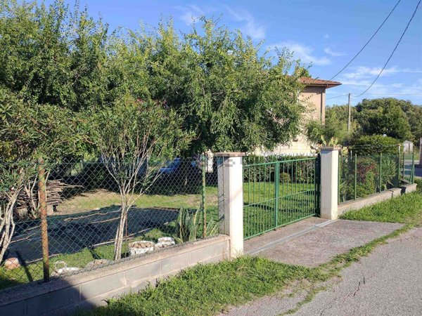 casa indipendente in vendita a Collesalvetti