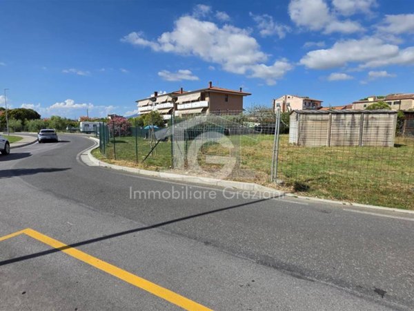 terreno edificabile in vendita a Collesalvetti in zona Vicarello