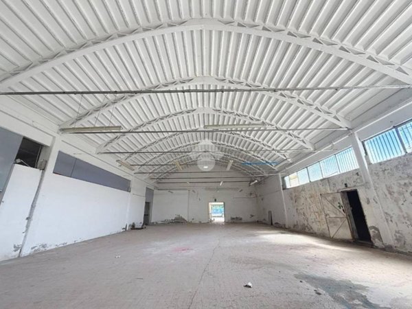 locale commerciale in vendita a Collesalvetti in zona Stagno