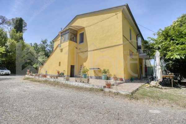 casa indipendente in vendita a Collesalvetti