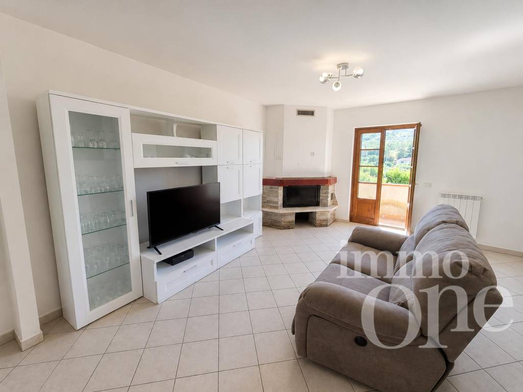 casa indipendente in vendita a Collesalvetti