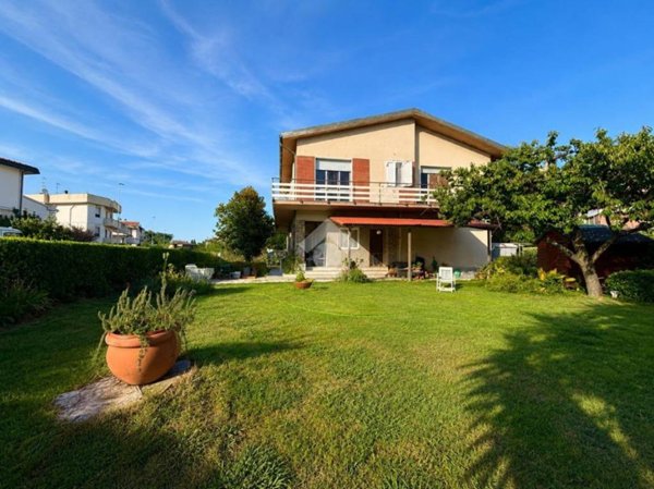 casa indipendente in vendita a Collesalvetti in zona Stagno