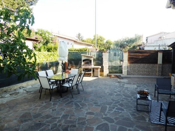 casa indipendente in vendita a Collesalvetti in zona Stagno