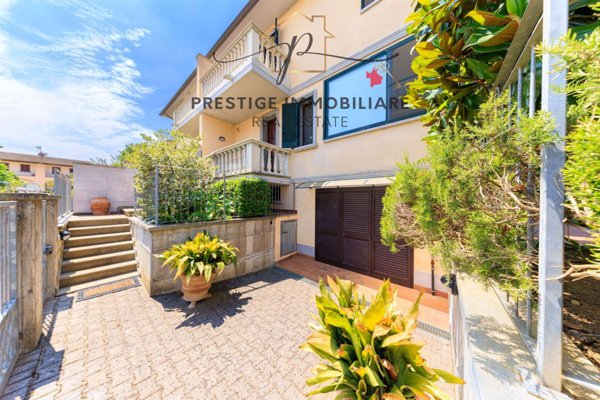 casa indipendente in vendita a Collesalvetti