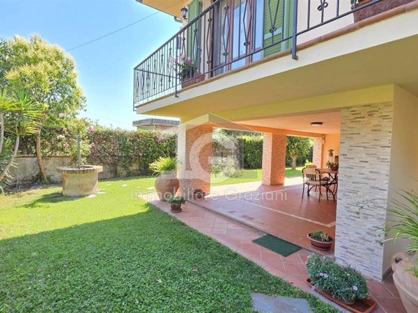casa indipendente in vendita a Collesalvetti