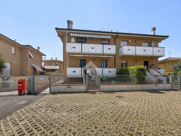 casa indipendente in vendita a Collesalvetti in zona Guasticce