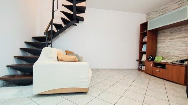casa indipendente in vendita a Collesalvetti in zona Vicarello
