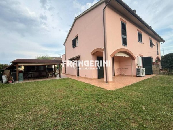 casa indipendente in vendita a Collesalvetti