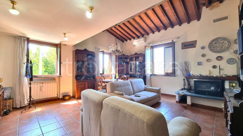 appartamento in vendita a Collesalvetti in zona Vicarello