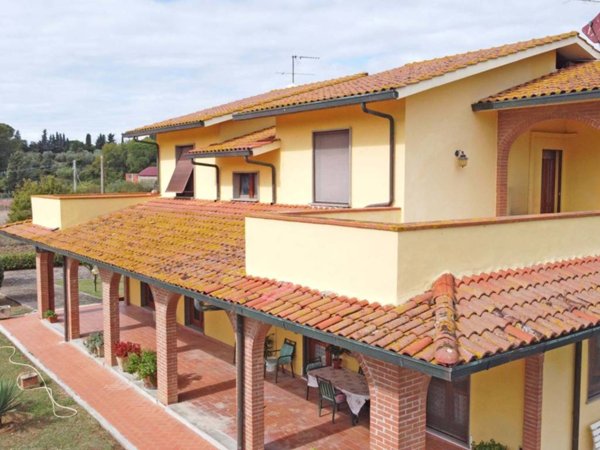 casa indipendente in vendita a Collesalvetti