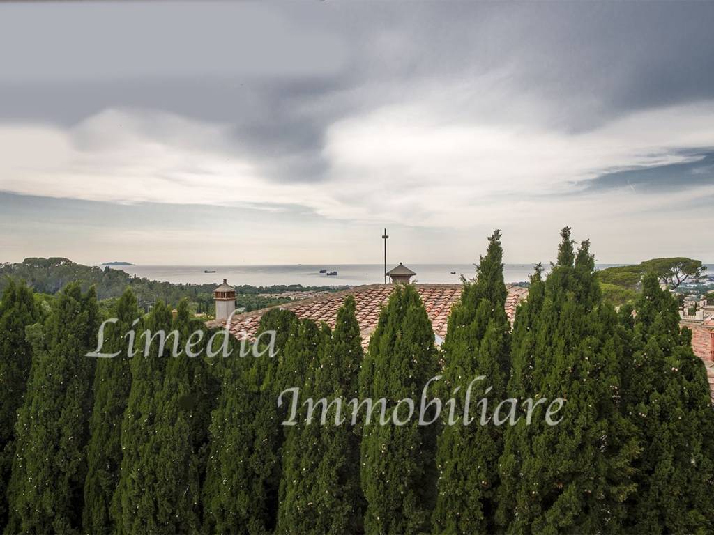 casa indipendente in vendita a Livorno in zona Montenero