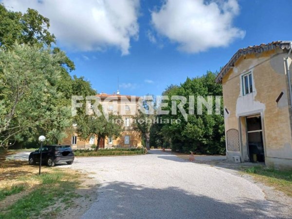 villa in vendita a Livorno in zona Padula