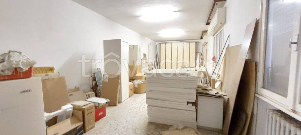 locale commerciale in vendita a Livorno