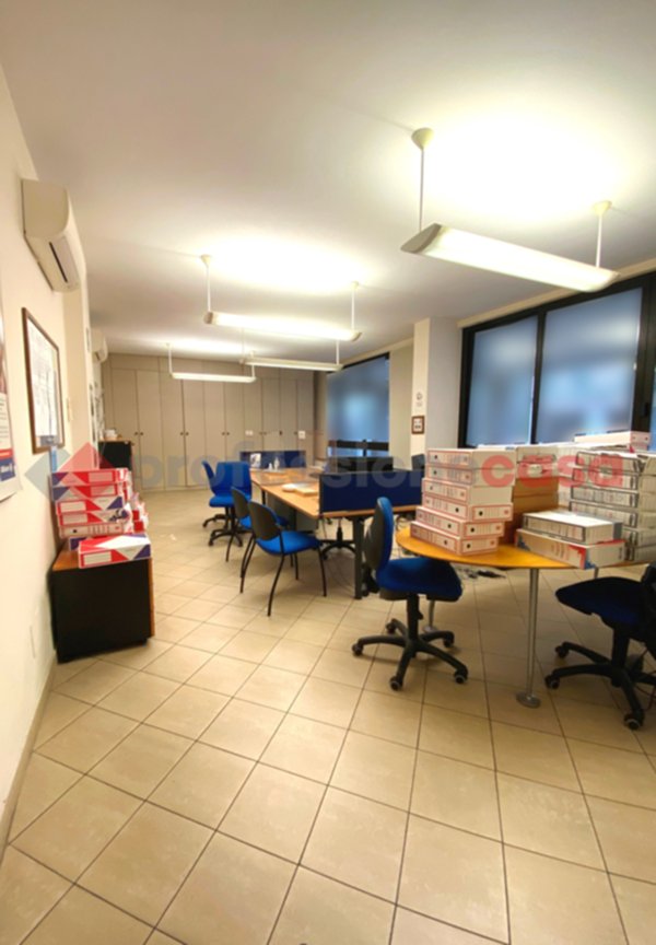 ufficio in vendita a Livorno in zona Centro Città