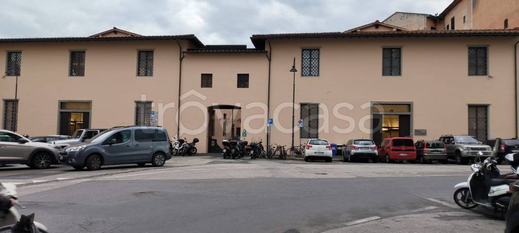 locale commerciale in vendita a Livorno