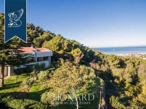 casa indipendente in vendita a Livorno in zona Montenero